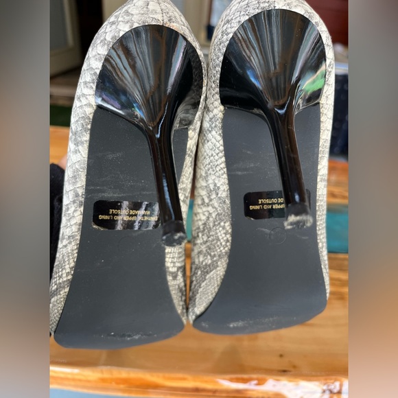 Callisto New Never worn snake print pump size 8 - Picture 2 of 6